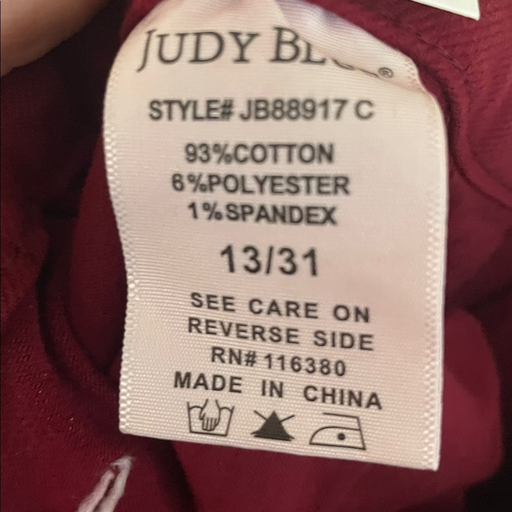 Judy Blue size 13/31 Stretchy Flare Leg Jeans in Red with Heart Shape Pockets - Picture 12 of 13